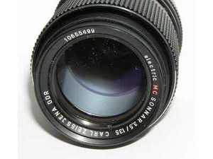 Carl Zeiss Jena Sonnar 135mm f3.5 MC M42 Lens Review